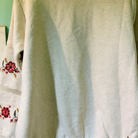 Juelle sweatshirt with embroidery on arms ! Hidden pockets - Picture 7 of 7